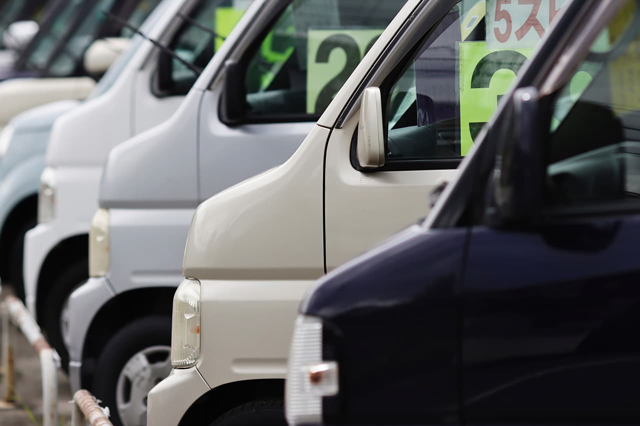車が並んでいる様子